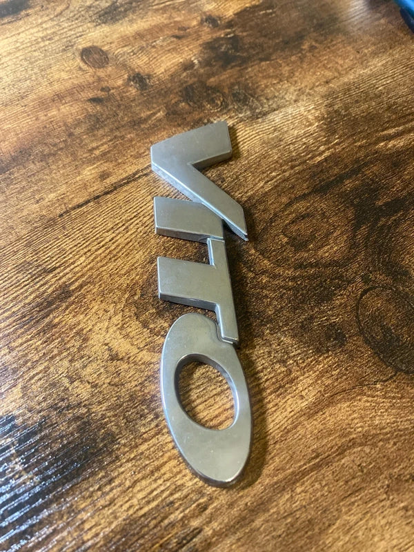 Mercedes Benz Vito car badge emblem logo plastic