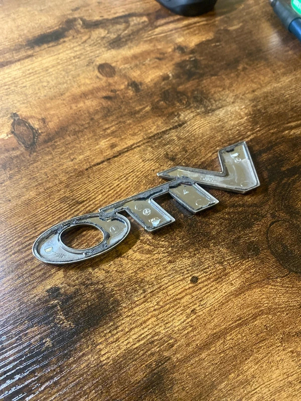 Mercedes Benz Vito car badge emblem logo plastic