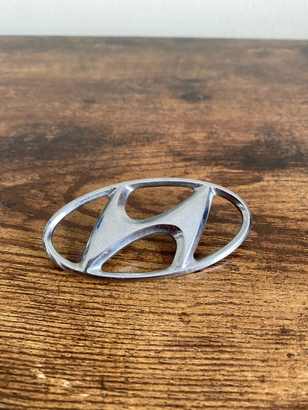 Small Hyundai car badge emblem logo