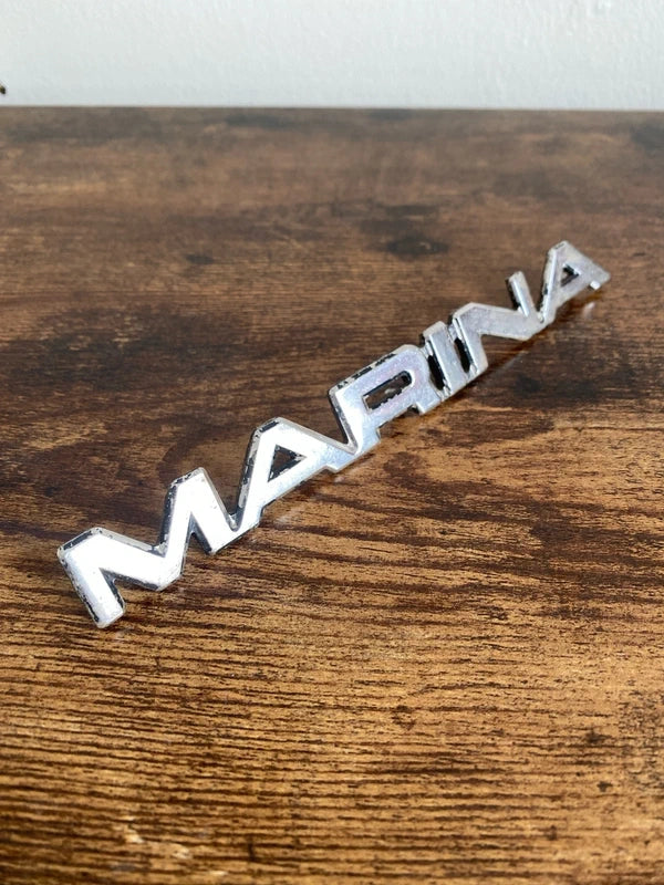Morris Marina boot lid badge emblem logo - script letters rare