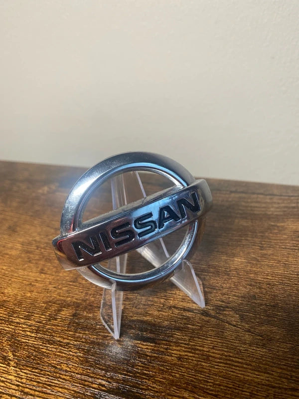 Small Nissan round car badge logo emblem