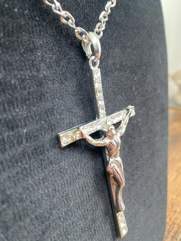 Beautiful Crucifix pendent necklace with chain Jesus