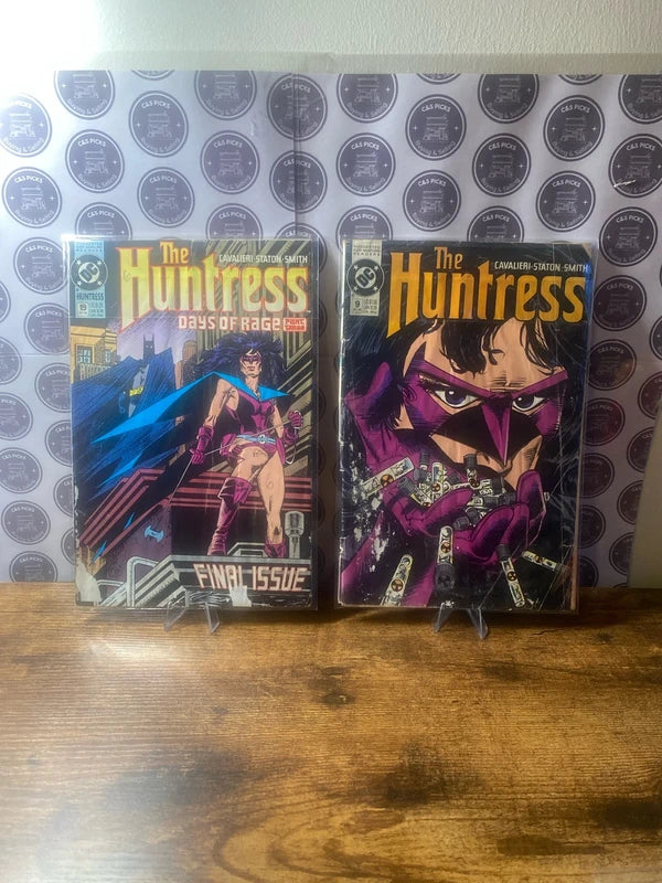 Bundle of DC Comic Books - The Huntress 80’s / 90’s vintage collectible