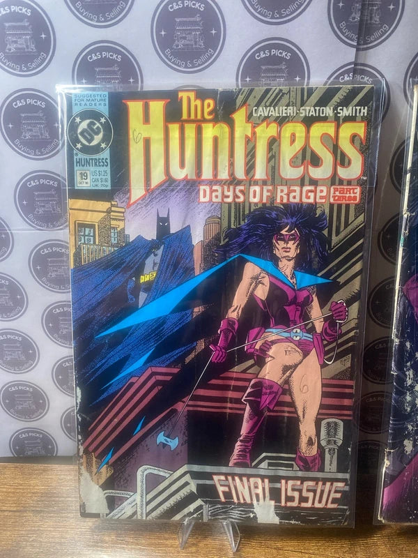 Bundle of DC Comic Books - The Huntress 80’s / 90’s vintage collectible