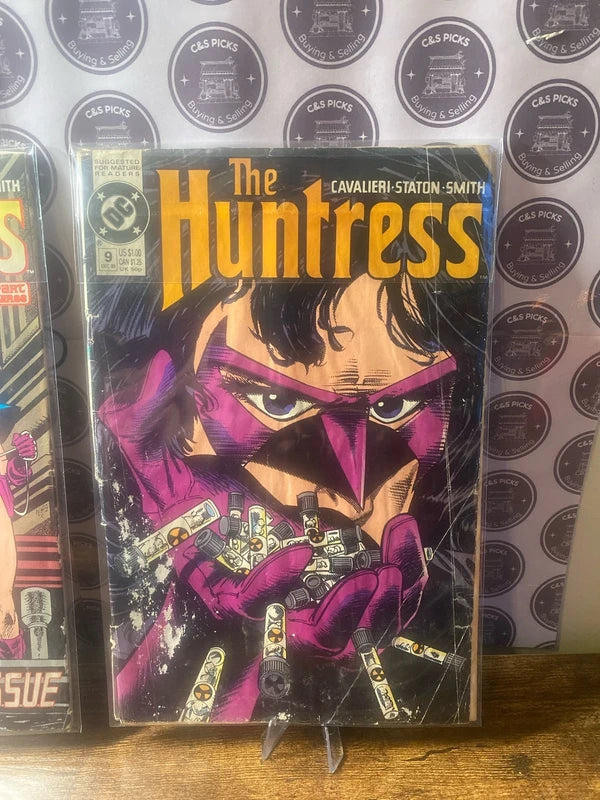 Bundle of DC Comic Books - The Huntress 80’s / 90’s vintage collectible