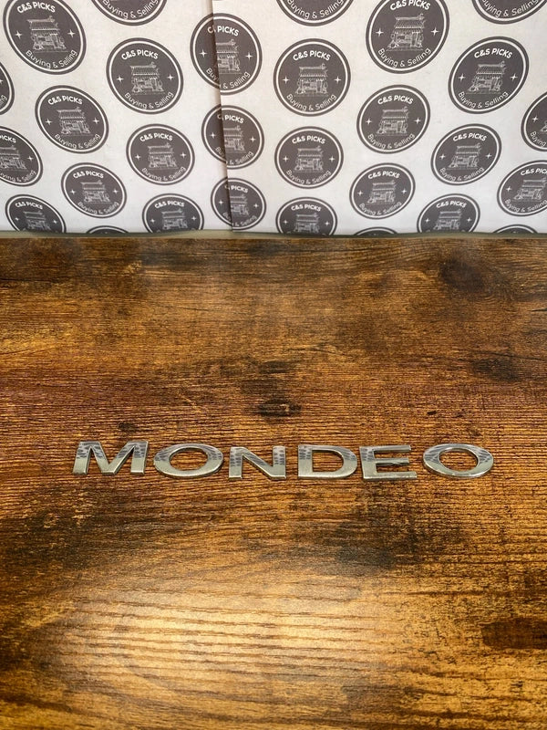 Ford Mondeo car badge emblem logo collectible