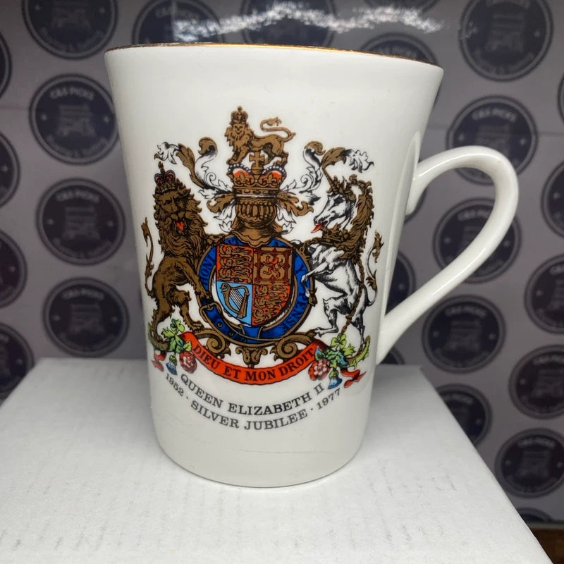 Vintage Queen Elizabeth II Silver Jubilee Commemorative Mug 1977 Royal Family UK