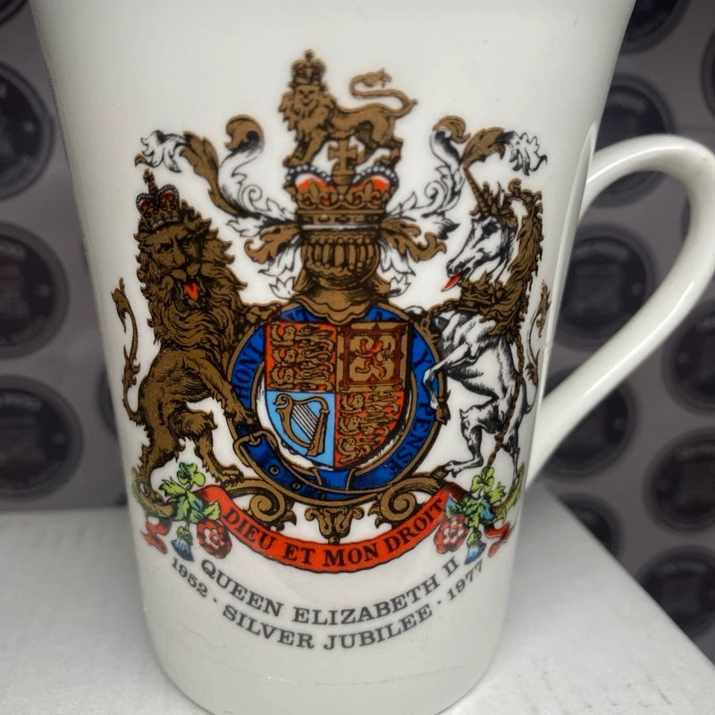 Vintage Queen Elizabeth II Silver Jubilee Commemorative Mug 1977 Royal Family UK