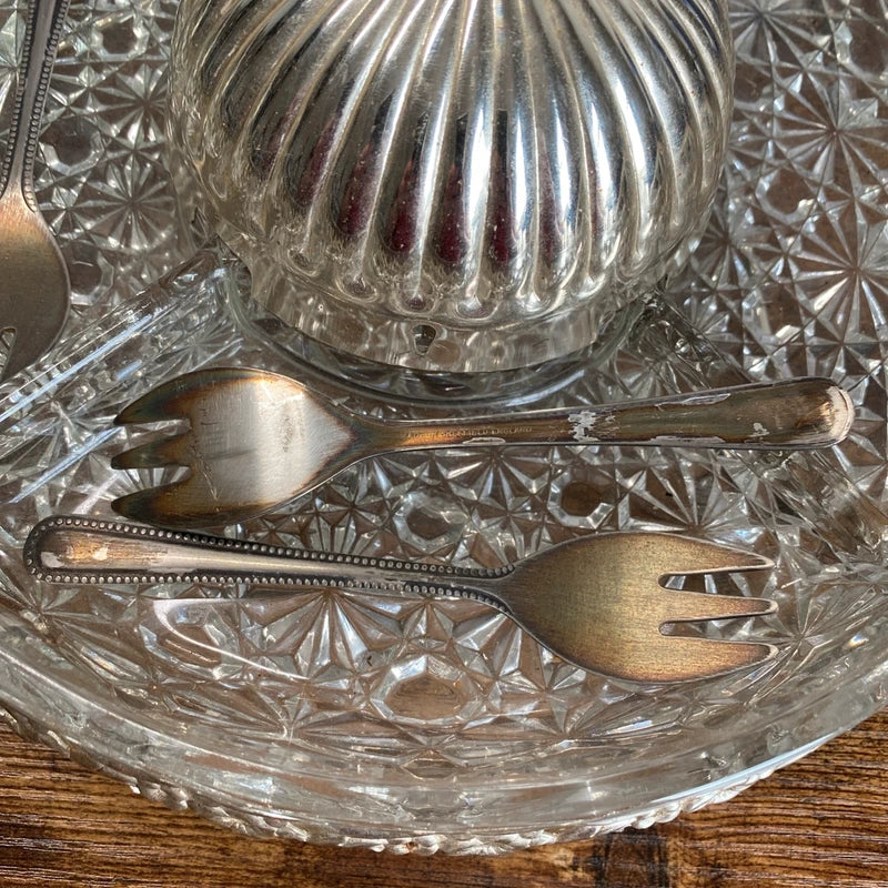 Vintage Queen Anne Circular Silver Plated Hors D'Oeuvre Dish + 4 Forks Decor Set
