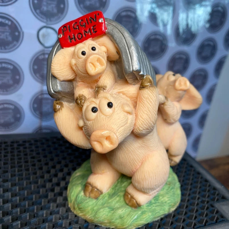 Vintage Piggin’ Pigs Piggin Moving 1999 Collectable Figures New Home Gift Decor