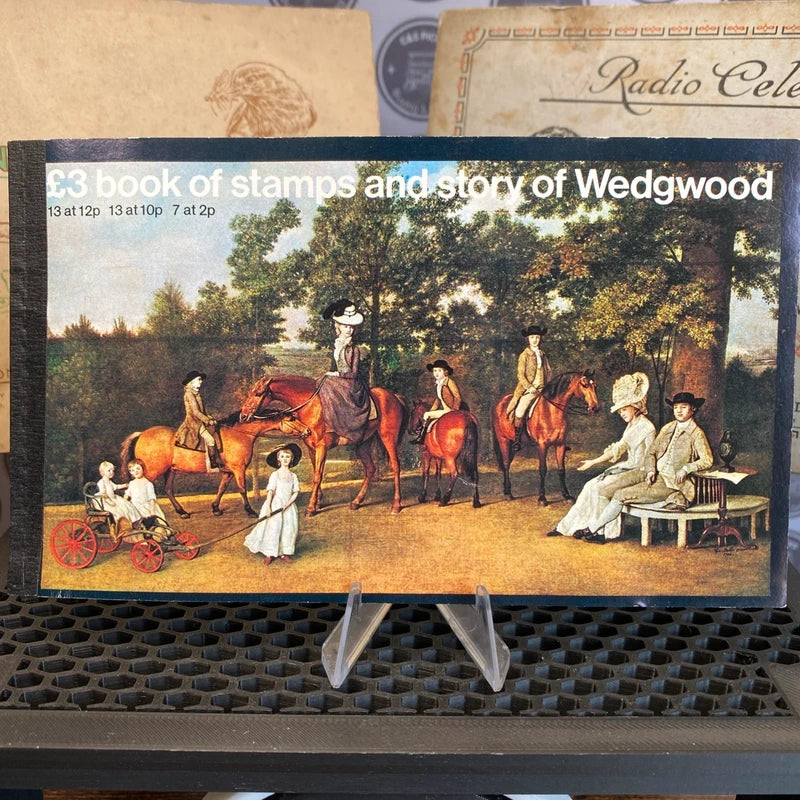 Vintage Cigarette Cards & Stamp Booklet Radio Celebrities, Birds & Wedgwood Lot