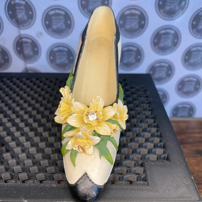 Porcelain Mini Shoes Figurine Vintage Heel with Flowers Pearls Home Decor Gift