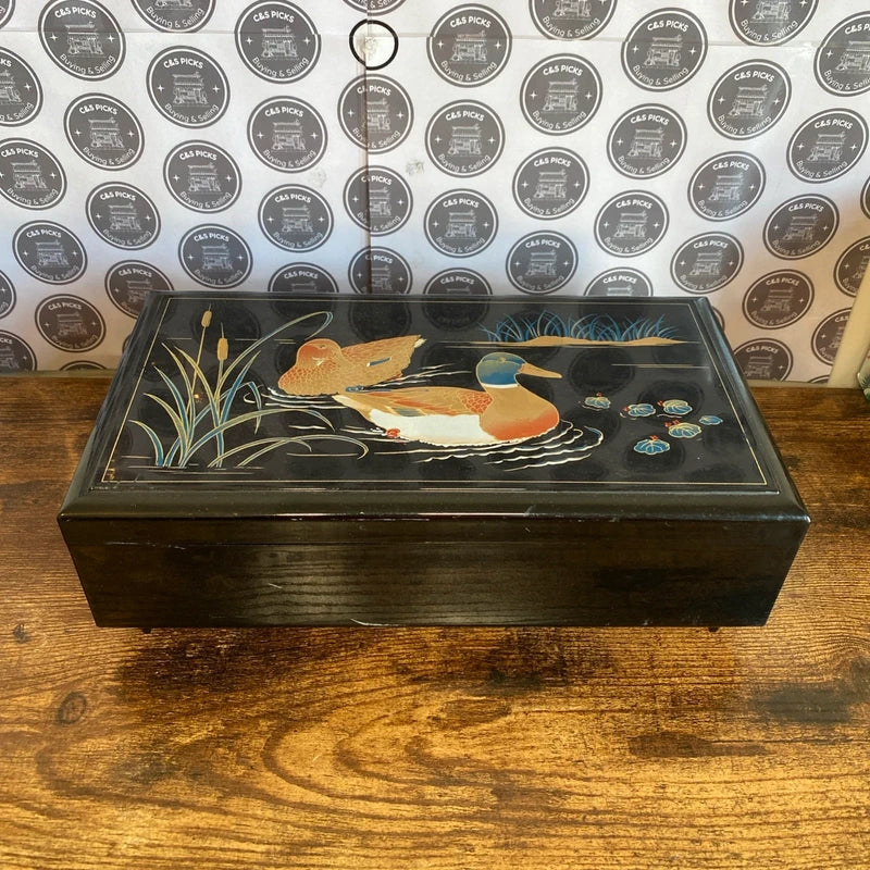 Large Vintage Jewellery Box Musical Windup Trinket Case Lacquerware Ducks Scene