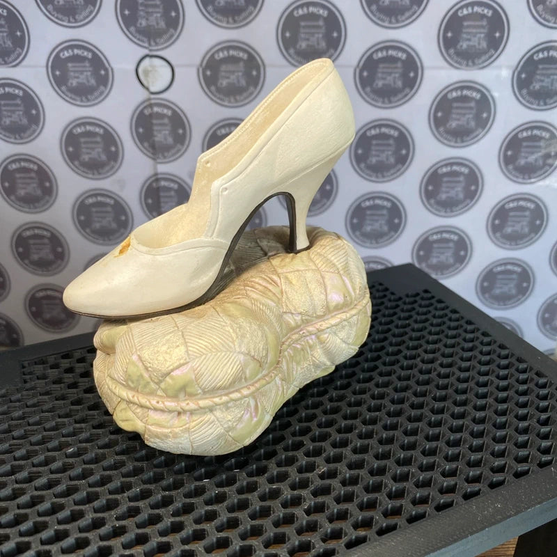 Vintage Music Box Working High Heel Shoes On Heart Shaped Base Cute Boho Style