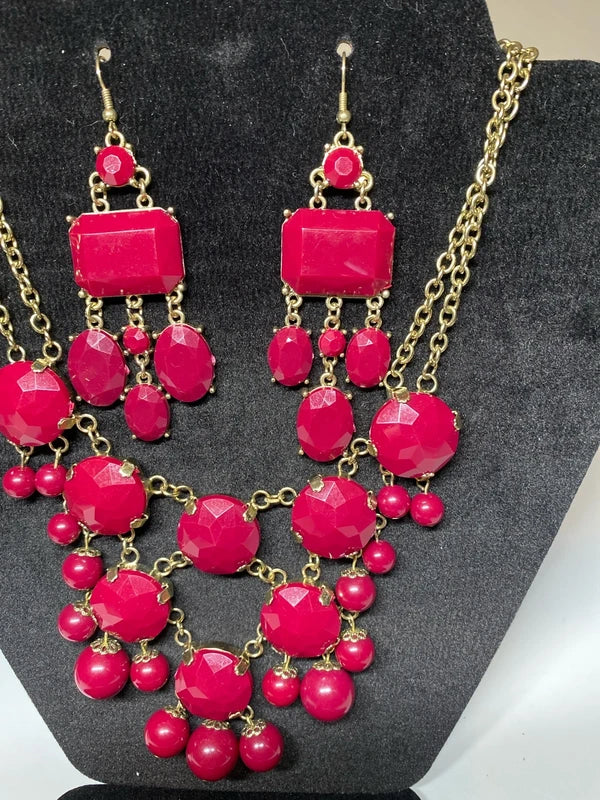 Vintage bib necklace & dangly earring jewellery set costume jewellery